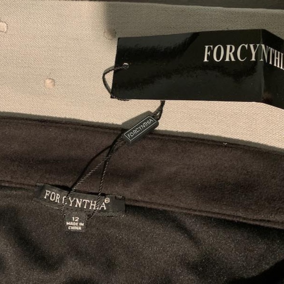 Fringed Black Vegan Suede skirt, size 12, NWT - Picture 2 of 4